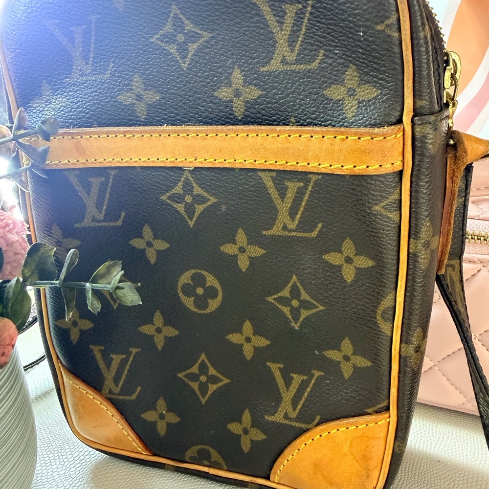 Louis Vuitton Danube crossbody Monogram Messenger Bag - Brown/Tan Leather Trim - Picture 2 of 16